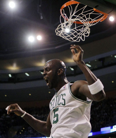 Garnett keeps Celtics thriving in win over Suns