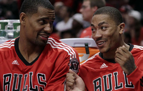 Rose helps Bulls eliminate Pacers, Magic stay alive