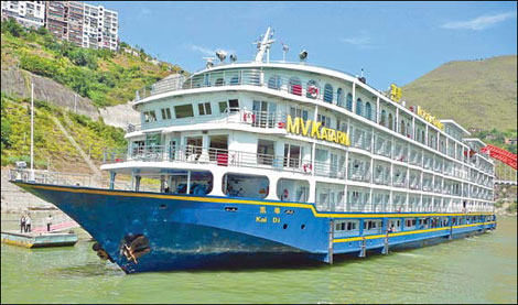 Cruising down the Yangtze River