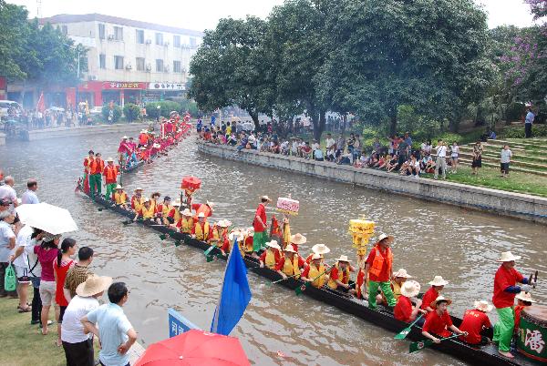 Participants compete in dragon boat races before Dragon Boat Festival