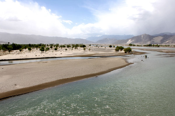 The Beautiful Scenery along Yarlung Zangbo River