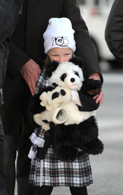 Giant pandas arrive in Edinburgh