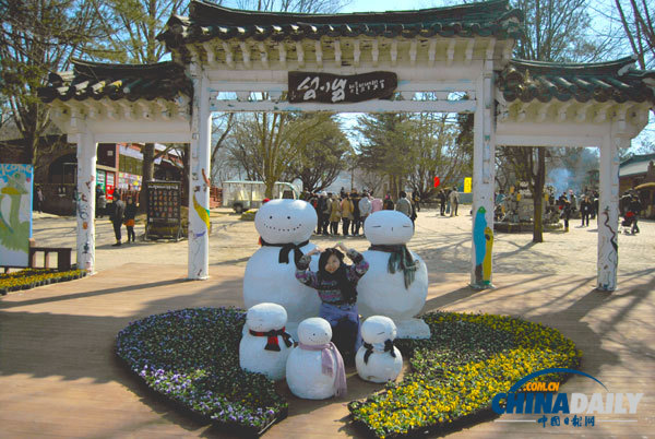 Trip to Nami Island presents tourists with exotic experience