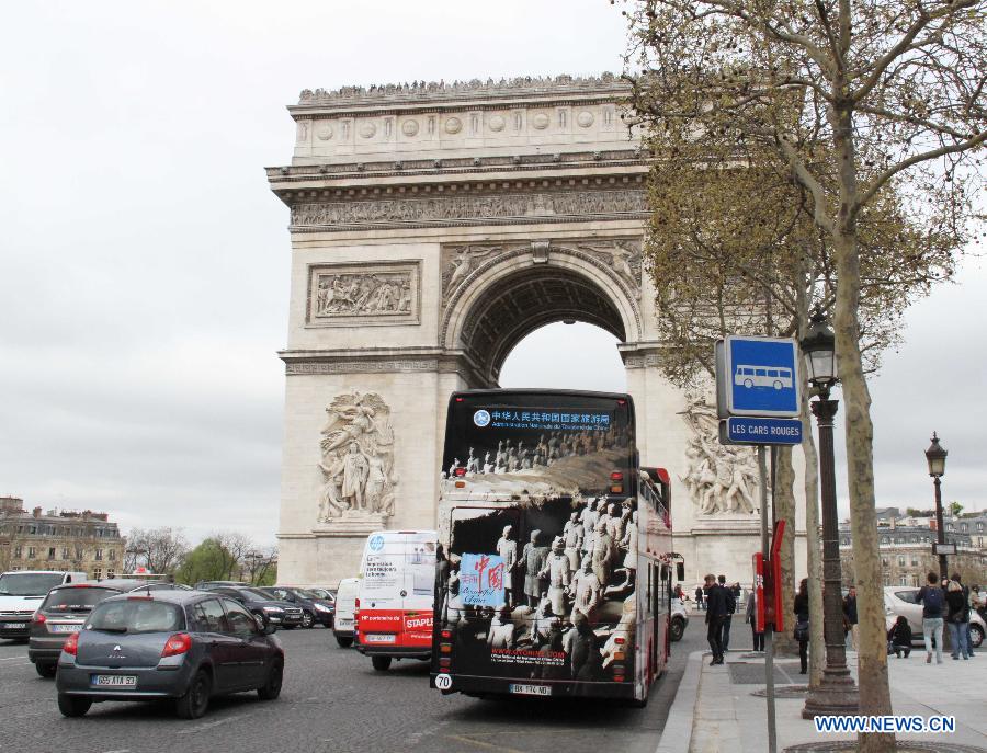 Tourist bus presents charm of China's tourism in Paris