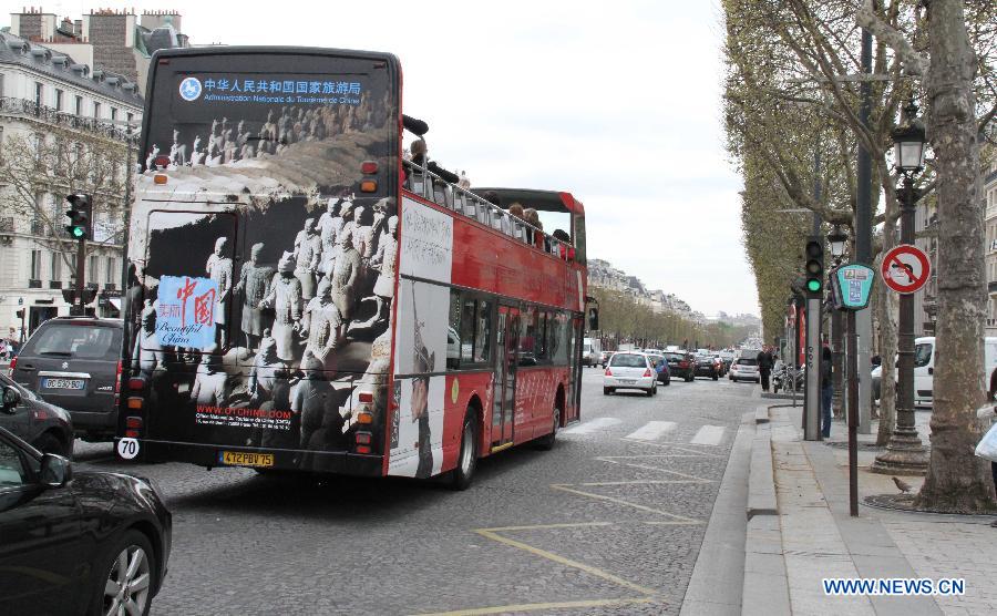 Tourist bus presents charm of China's tourism in Paris