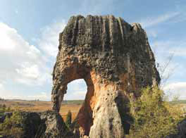 Yunnan Special: Towering grandeur of Naigu stone forest in Yunnan