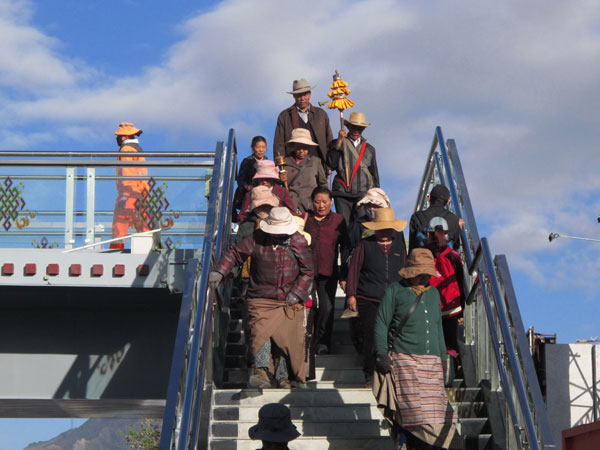 New overpasses makes pilgrimages easier in Lhasa