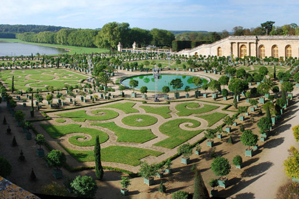 Top 10 gardens around world