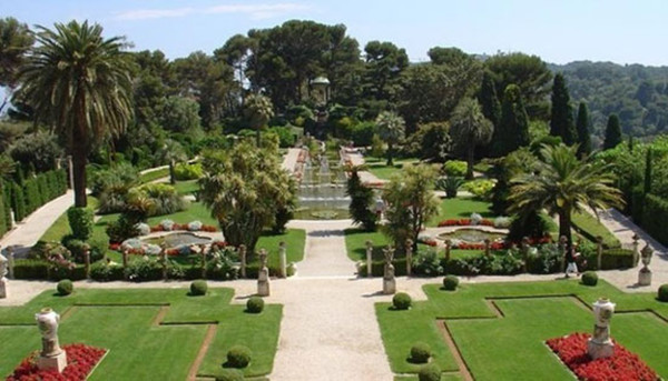 Top 10 gardens around world