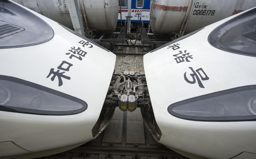 Trial run for 1st high-speed railway in Xinjiang