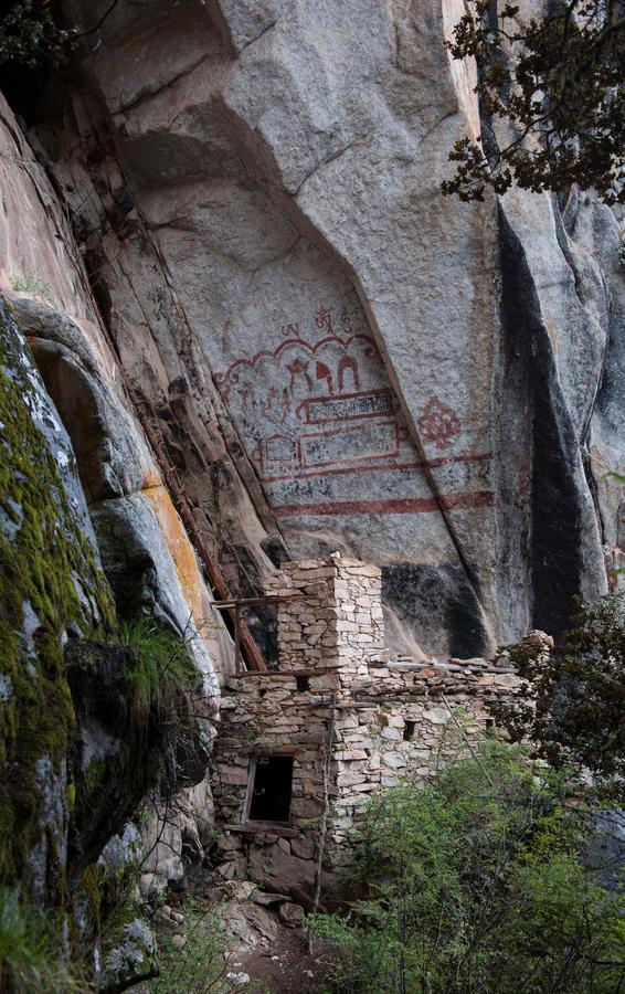 Ancient murals in Aba Prefecture in urgent need of protection