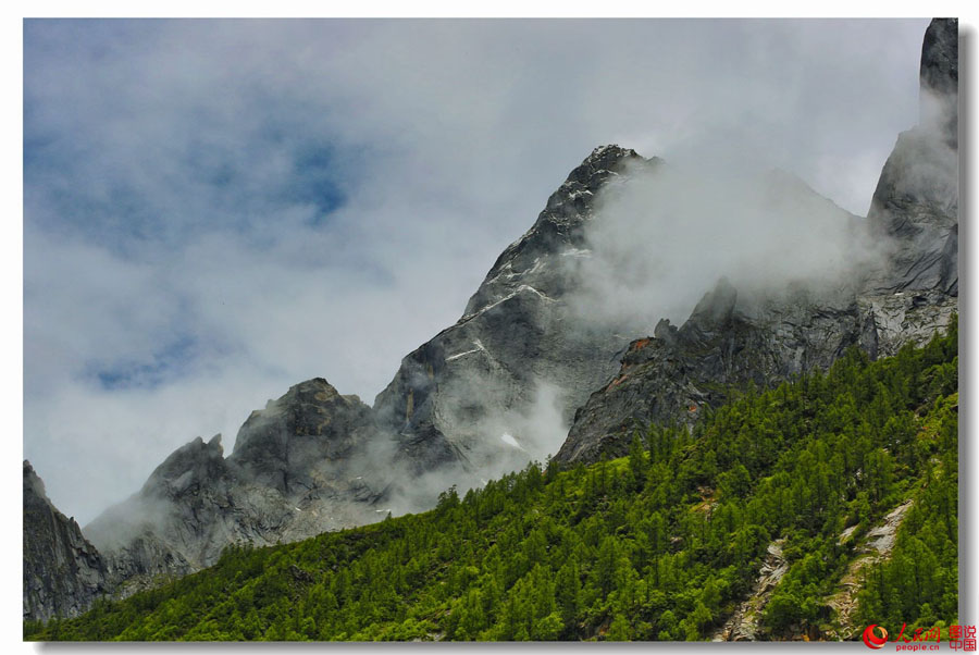 Breathtaking scenery of Mount Siguniang in SW China