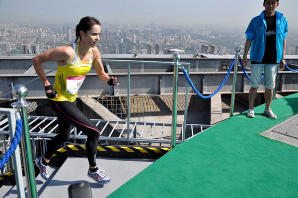 Athletes conquer Beijing's 82-story skyscraper in vertical run