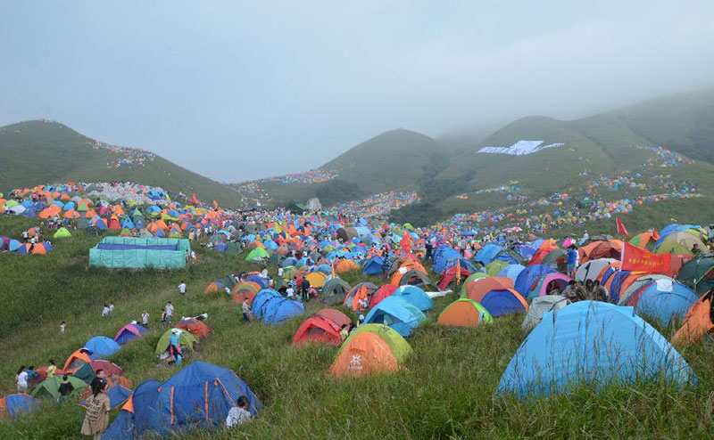 Camping Festival of Mountain Wugong attracts thousands of travellers