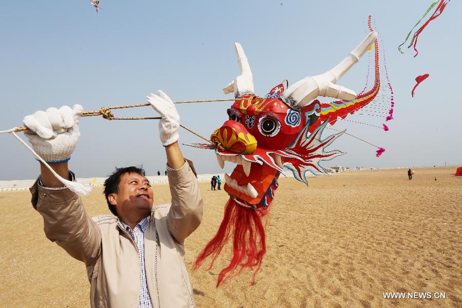 Weifang holds kite fair