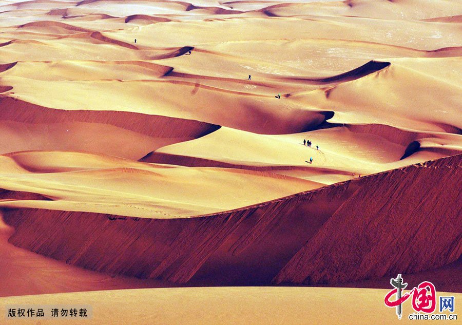 Explore Kumtag desert in Xinjiang