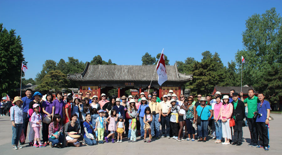 Diplomats organized to visit the Summer Palace