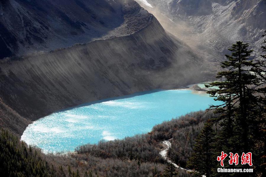 Snowy mountains and emerald lakes in Tibet