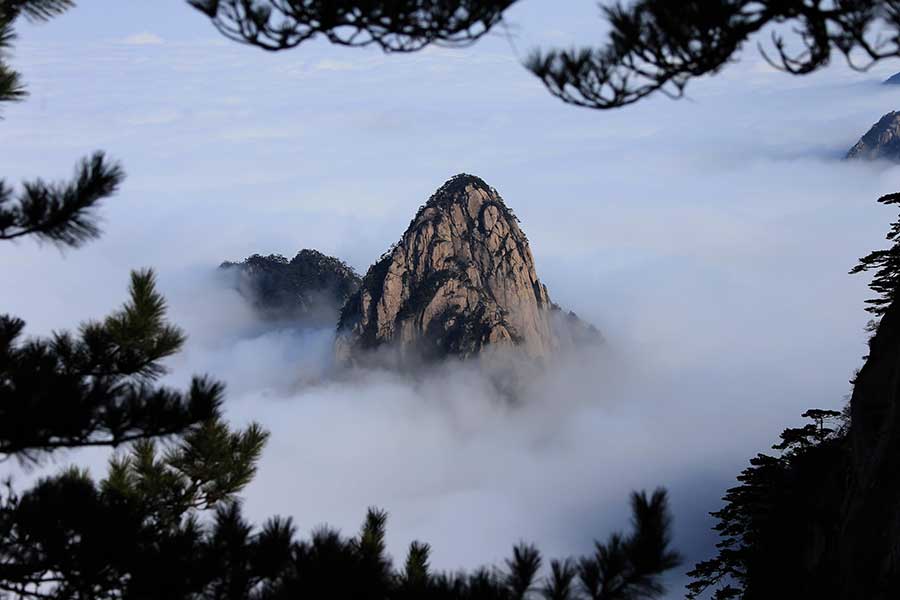 Breathtaking beauty of Mount Huangshan after rainfall