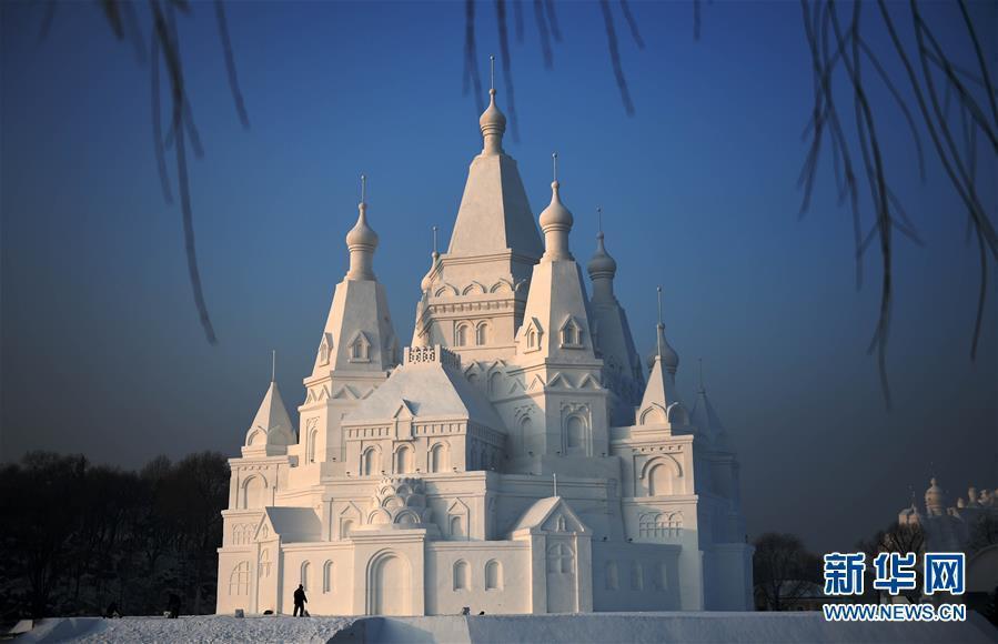 'Crown of Ice-snow' castle attracts visitors in NE China
