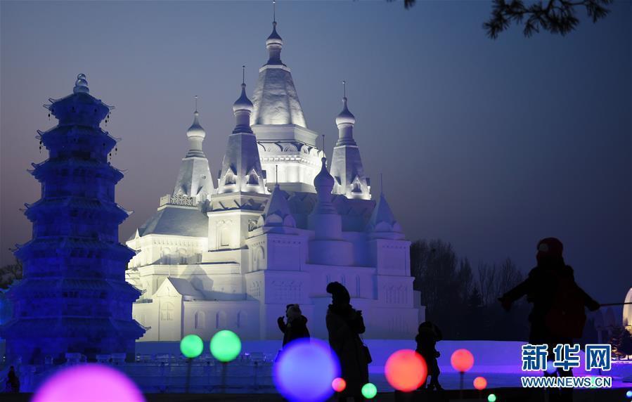 'Crown of Ice-snow' castle attracts visitors in NE China