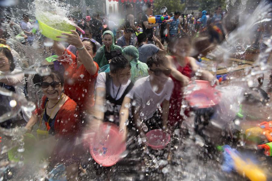 Water-sprinkling festival celebrated in Yunnan