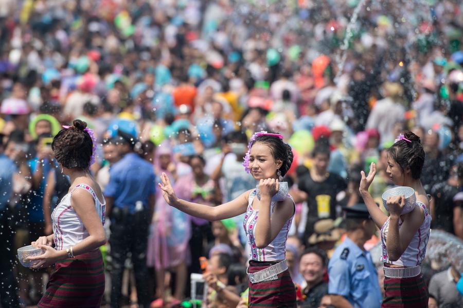 Water-sprinkling festival celebrated in Yunnan