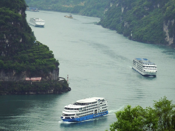 The gorgeous gorges on Yangtze River