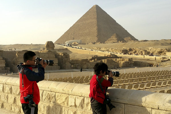 Surge of Chinese helps to steady Egypt's tourism