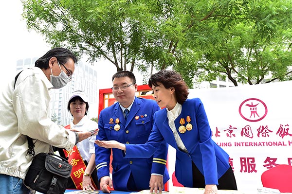 Visitors to heart of Beijing get personalized help