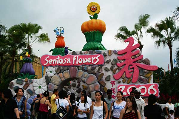 Singapore's Sentosa lures Chinese customers with expanded Alipay link