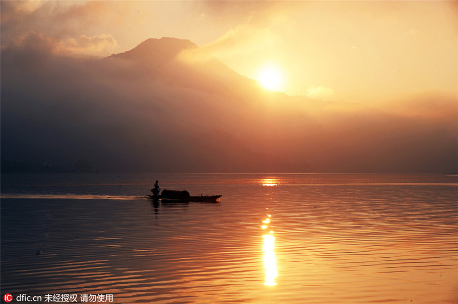 Heavenly beauty in Dongjiang Lake