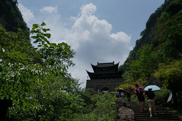 Sichuan touts hiking in green tourism push
