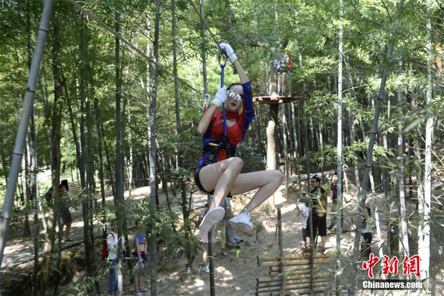 Super heroines enjoy treetops adventure in Central China