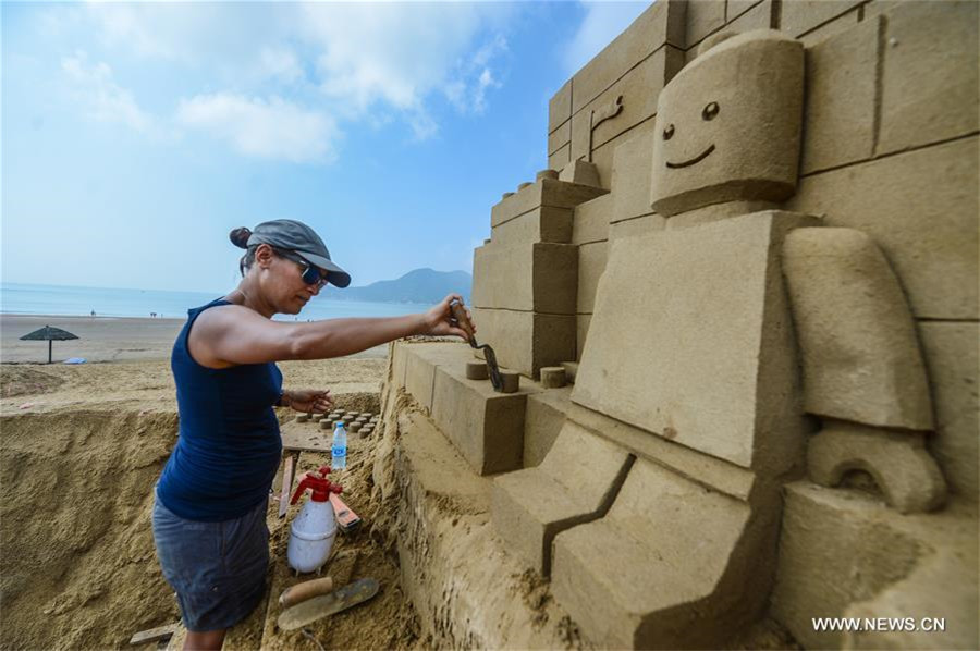 Sand sculptures created to greet upcoming G20 summit