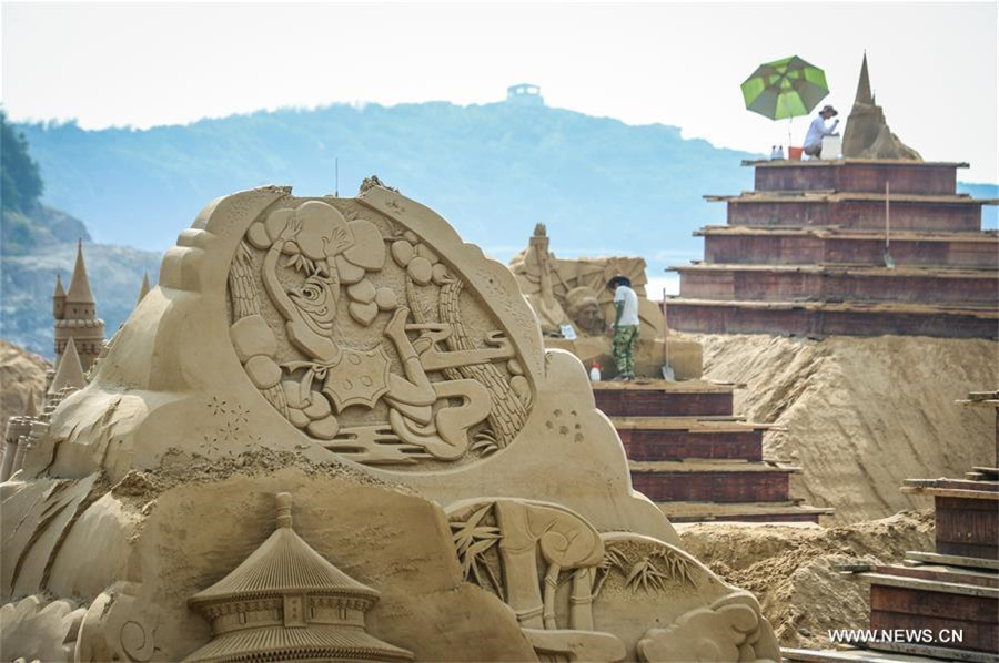 Sand sculptures created to greet upcoming G20 summit