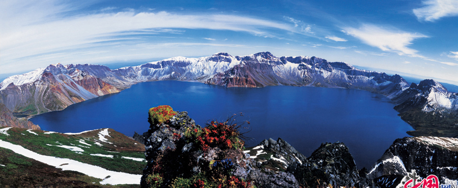 Marvelous scenery of Tianchi Lake