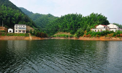 Adhere to the beauty