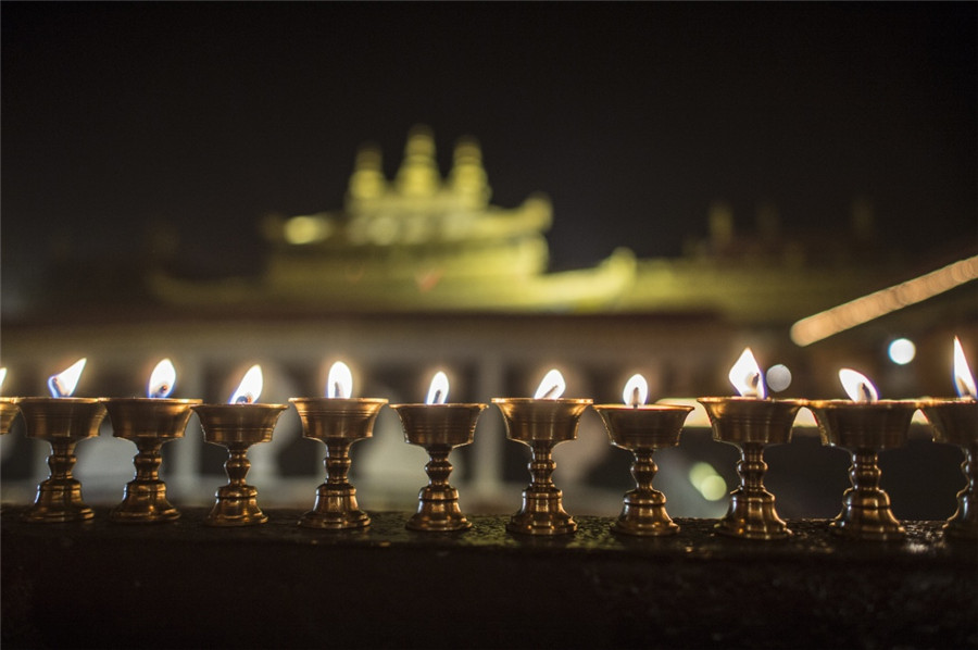 Tibetans celebrate butter lamp festival
