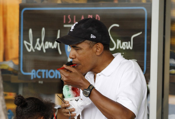 Obama enjoys shave ice in Hawaii