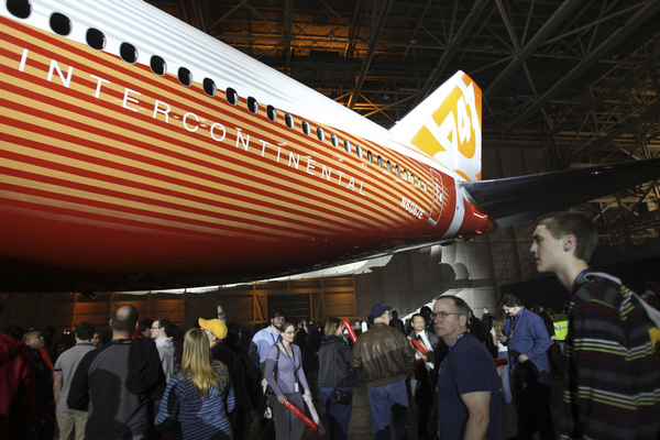 Boeing unveils new passenger plane 747-8 Intercontinental