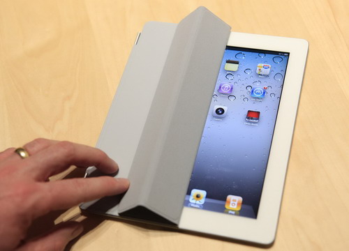 Jobs breaks from medical leave to unveil iPad 2