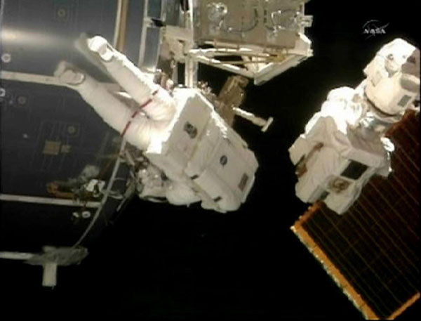 US astronauts venture for 2nd spacewalk
