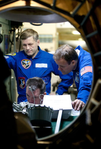 US astronauts venture for 2nd spacewalk