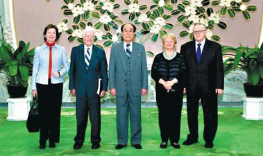 Carter meets DPRK official during peace bid