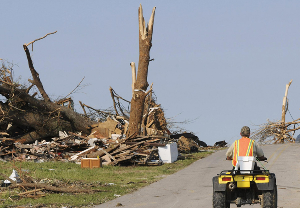 Over 350 killed, thousands homeless in deadly US tornadoes