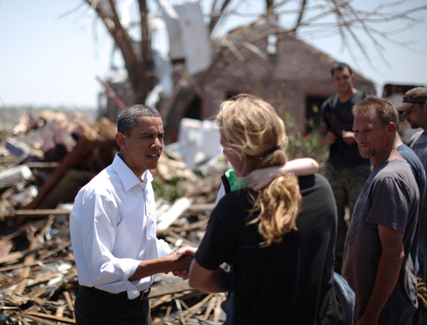 Obama visits tornado-hit city