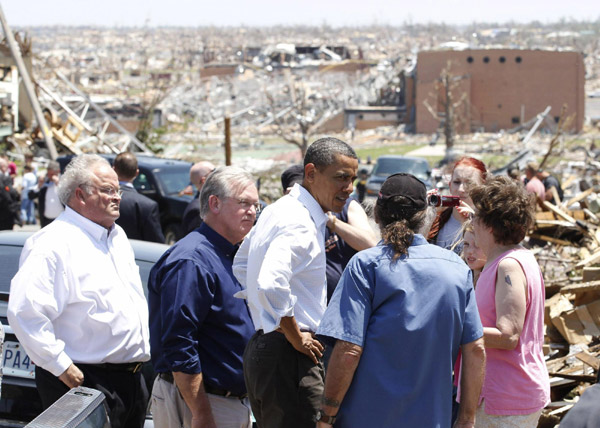 Obama visits tornado-hit city