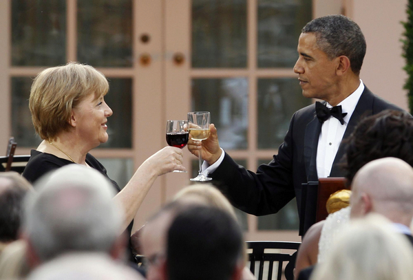 Obama toasts Merkel at Rose Garden dinner