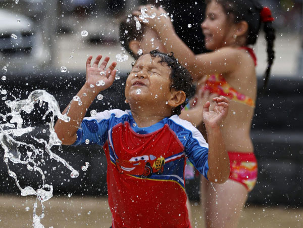 22 dead as US heat wave moves east
